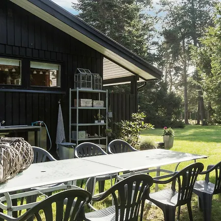 Enjoy Outdoor Life With Orangery And Kitchen בית נופש