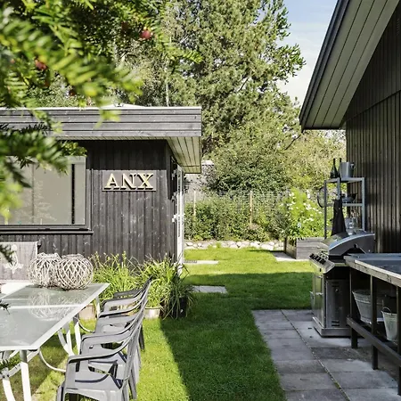 Enjoy Outdoor Life With Orangery And Kitchen בית נופש